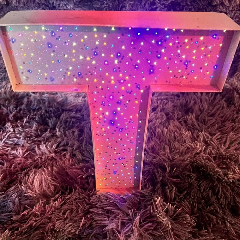 Justice Light Up T Shape, Multicolored Batter Operated Light